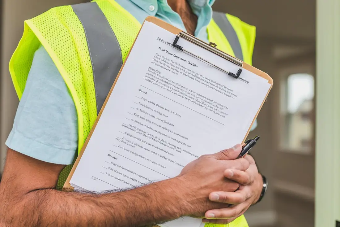 Constat des dégâts d'un sinistre avec relevés et documents