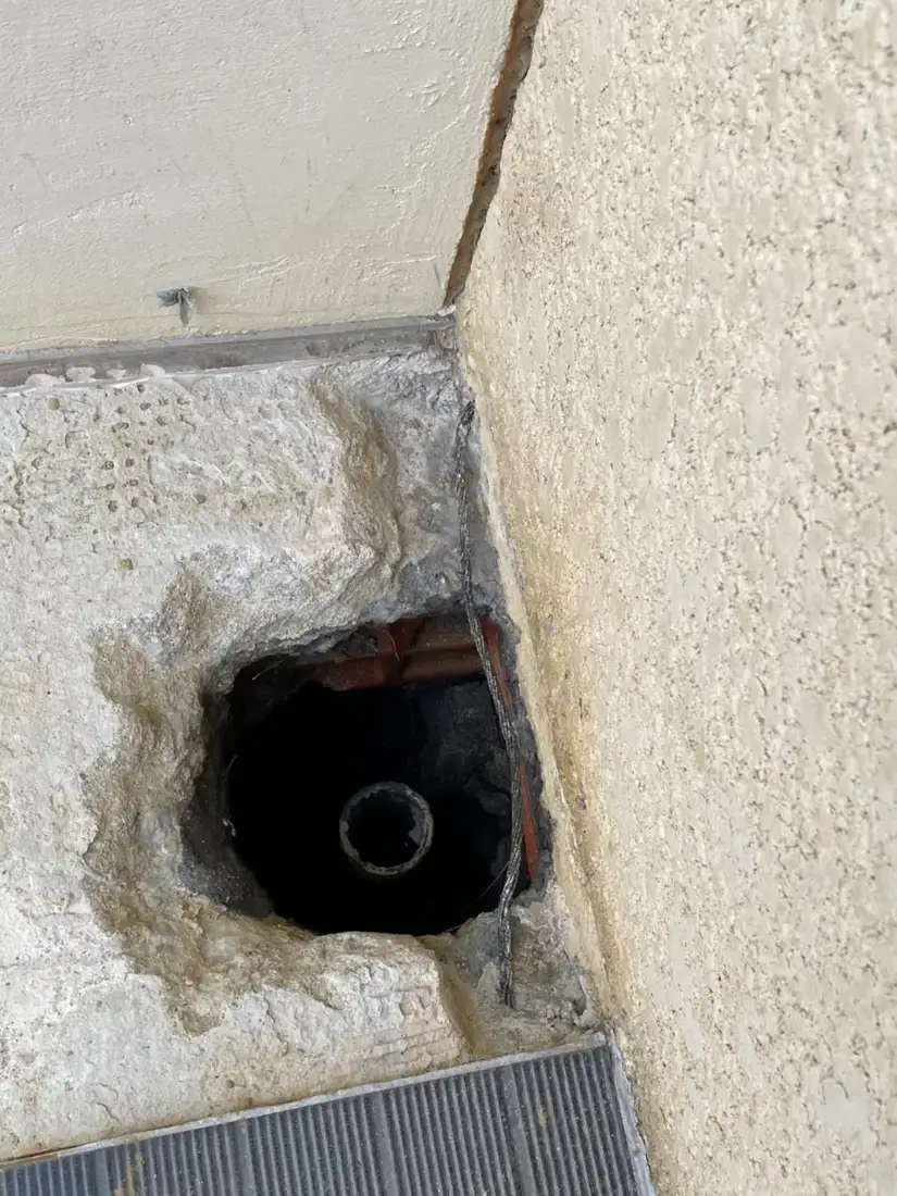 Ouverture de reconnaissance dans un ouvrage lors d'investigations géotechniques